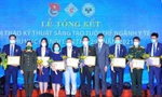 Bí thư thường trực T.Ư Đpàn Bùi Quang Huy trao tặng Kỷ niệm chương Vì thế hệ trẻ cho 19 cá nhân xuất sắc tại Hội thao Kỹ thuật sáng tạo tuổi trẻ ngành y tế khu vực Hà Nội lần thứ 29 năm 2021. Ảnh: Bảo Anh