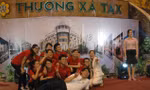 Tấm ảnh kỷ niệm cuối cùng của các bạn trẻ. Ảnh: T.N.A 