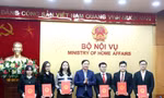 Bộ Nội vụ công bố quyết định tuyển dụng công chức, trọng dụng nhân tài 