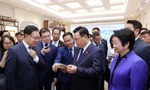 Chủ tịch Quốc hội Vương Đình Huệ thăm Trung tâm lập pháp Hồng Kiều