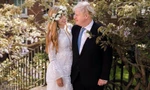 Vợ chồng thủ tướng Anh chụp ảnh tại khu vườn ở số 10 phố Downing sau buổi lễ kết hôn. Ảnh: Phố Downing.