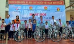 Học sinh khó khăn ở Đắk Lắk được nhận xe đạp và học bổng