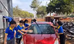 Tuổi trẻ Đắk Lắk rửa xe gây quỹ, mang Tết yêu thương đến trẻ vùng sâu