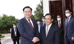 Hình ảnh Chủ tịch Quốc hội Vương Đình Huệ hội kiến Thủ tướng Lào Phankham Viphavanh 