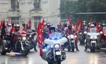 Dàn mô tô khủng cùng người đẹp xuống phố cổ động Chủ nhật Đỏ