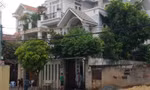 Người đàn ông bị đâm chết khi đang tưới cây trước nhà