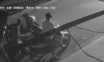 Rượt chém nhau bị thương, rớt nạn nhân xuống đường khi đi cấp cứu