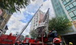 Cháy khách sạn ở trung tâm TPHCM, 3 người mắc kẹt được giải cứu