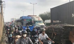 Kẹt xe kinh hoàng ở cửa ngõ TPHCM ngày cuối năm