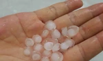 TP.HCM xuất hiện mưa đá, dân mạng hào hứng chia sẻ ảnh chụp hiện tượng hiếm