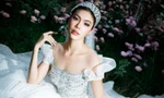 Dân tình xôn xao trước loạt ảnh mặc váy cưới của siêu mẫu Minh Tú sau khi chủ động cầu hôn bạn trai Tây