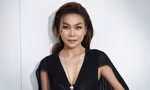 Diện váy có phần cổ siêu xẻ sâu của Công Trí, siêu mẫu Thanh Hằng cho thấy đẳng cấp 'hút mắt' mà không 'phô'