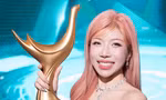 Trang Pháp hoá 'nàng Barbie' lộng lẫy, gửi thông điệp vượt qua khuôn mẫu khi nhận giải 'Cống hiến'