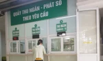 Người dân mua phiếu khám tại BV Thanh Nhàn 