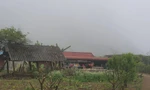 Khoảng sân trước nhà Vàng A Khua nơi 3 cán bộ, chiến sĩ công an hy sinh
