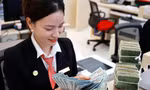 Tỷ giá USD ngân hàng lập đỉnh mới lên trên 25.400 đồng/USD Ảnh: Như Ý