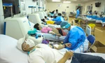 Nguồn máu tại các ngân hàng máu đã cạn kiệt đến mức báo động. Ảnh: Vân Sơn 