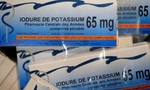Nhiều người dân Trung Âu đổ xô đi mua i-ốt vì tin rằng chất này có thể giúp bảo vệ họ khỏi phóng xạẢnh: Reuters
