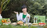 Chị Nguyễn Thị Thu Hoa, CEO Trường Foods bên sản phẩm cao cấp Con Cui làm từ thịt lợn mán