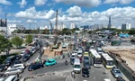 Giao thông ùn ứ ở khu vực nút giao An Phú - điểm kết nối cao tốc TPHCM - Long Thành - Dầu Giây Ảnh: H.H