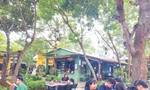  Không gian quán cà phê mộc mạc mang chút hoài niệm thu hút nhiều bạn trẻ 