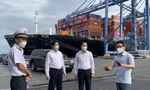 Phó Thủ tướng Vũ Đức Đam kiểm tra công tác phòng, chống dịch COVID-19 tại Cảng Quốc tế Tân Cảng-Cái Mép (TCIT) sáng 25/7 Ảnh: C.H 