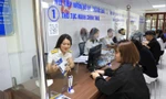 Cán bộ thuế tại Hà Nội hướng dẫn người dân kê khai thuế Ảnh: UBND TP Hà Nội
