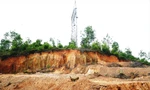“Đất tặc” đào múc phá nát cả một ngọn đồi, tiến gần chân trụ đường dây điện cao thế 500kV, nguy cơ uy hiếp công trình an ninh quốc gia 