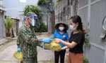 Quân đội đi chợ, giao hàng tận tay người dân