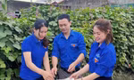 Cô Phạm Thị Thuyết (bên phải) là một Bí thư Đoàn trường gương mẫu năng nổ trong các hoạt động, phong trào của Đoàn - Hội