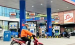Các doanh nghiệp bán lẻ xăng dầu sẽ được lấy từ nhiều nguồn Ảnh: Như Ý
