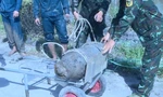 Múc đất san nền nhà, phát hiện bom nặng 150kg còn nguyên kíp nổ