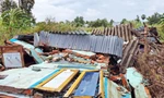 Mưa lớn, lốc xoáy làm hư hỏng nhiều nhà, chìm 2 tàu cá ở Cà Mau
