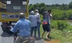 CLIP: Xác minh vụ người đi xe máy 'loạn đả' với học viên và giáo viên dạy lái xe