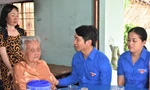 Bí thư Thường trực T.Ư Đoàn thăm Mẹ Việt Nam Anh hùng
