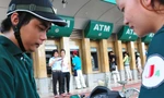 Ngân hàng lén thu phí ATM