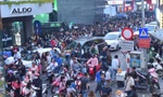 Biển người chờ xem Countdown, nhiều tuyến đường trung tâm Hà Nội ùn tắc
