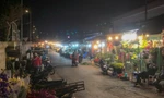 Cảnh vắng lặng chưa từng có tại chợ hoa đêm lớn nhất Hà Nội dịp giáp Tết