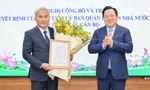 Ông Nguyễn Hoàng Anh, Chủ tịch Ủy ban quản lý vốn Nhà nước tại doanh nghiệp trao Quyết định cho ông Vũ Anh Tuấn
