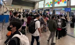 Hơn 140.000 khách 'đổ bộ' sân bay Tân Sơn Nhất ngày ông Công ông Táo