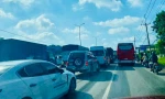 Kẹt xe kéo dài trên đường dẫn cao tốc TP HCM - Long Thành - Dầu Giây