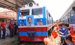 Phút giây đôi tàu Thống Nhất hội ngộ trên sân ga Đà Nẵng đúng ngày 30/4