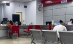 Hết cảnh đông nghịt người chờ xác thực sinh trắc học ở ngân hàng 