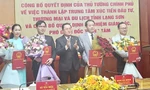 Ban lãnh đạo Trung tâm Xúc tiến đầu tư Thương mại và Du lịch tỉnh Lạng Sơn nhận Quyết định bổ nhiệm. Ảnh: Duy Chiến 