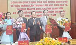 Ban lãnh đạo Trung tâm Xúc tiến đầu tư Thương mại và Du lịch tỉnh Lạng Sơn nhận Quyết định bổ nhiệm. Ảnh: Duy Chiến 