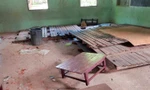 Bên trong ngôi trường bị ảnh hưởng bởi cuộc không kích của quân đội Myanmar. Ảnh: Reuters.