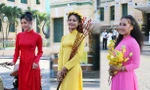Những bóng hồng diện áo dài rạng rỡ xuống phố ngày đầu năm mới 2022 
