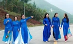 Nữ cán bộ Đoàn xứ Nghệ thướt tha với áo dài thanh niên