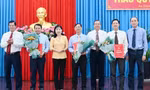  Ban Thường vụ Tỉnh ủy An Giang trao quyết định về công tác cán bộ