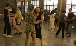 Điệu nhảy Swing thu hút giới trẻ vì sự phóng khoáng, vui vẻ